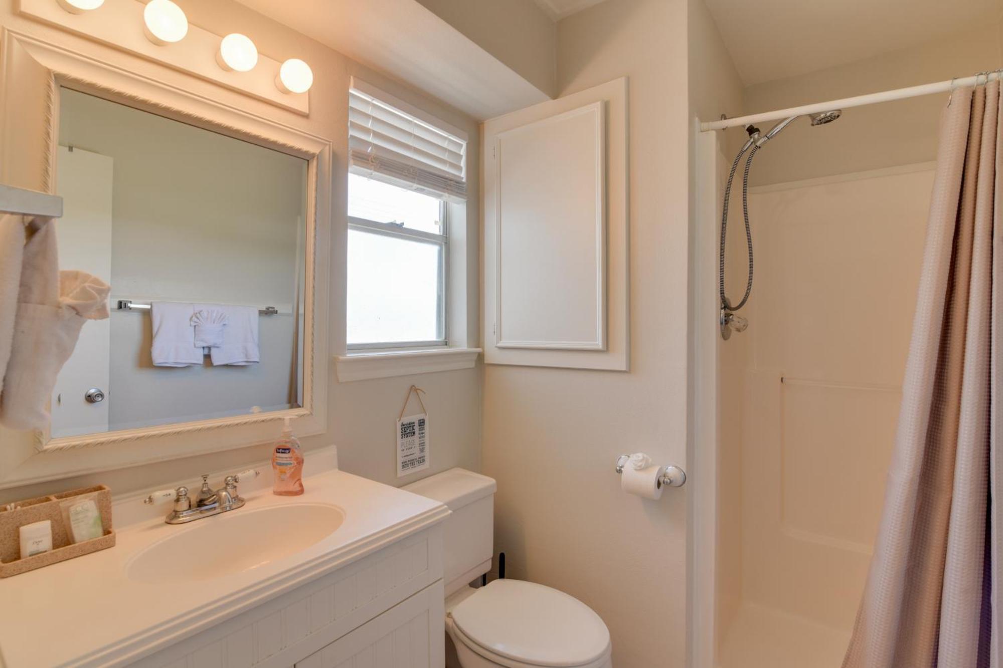 Galveston Townhome With Balconies Walk To Beach! Exterior photo