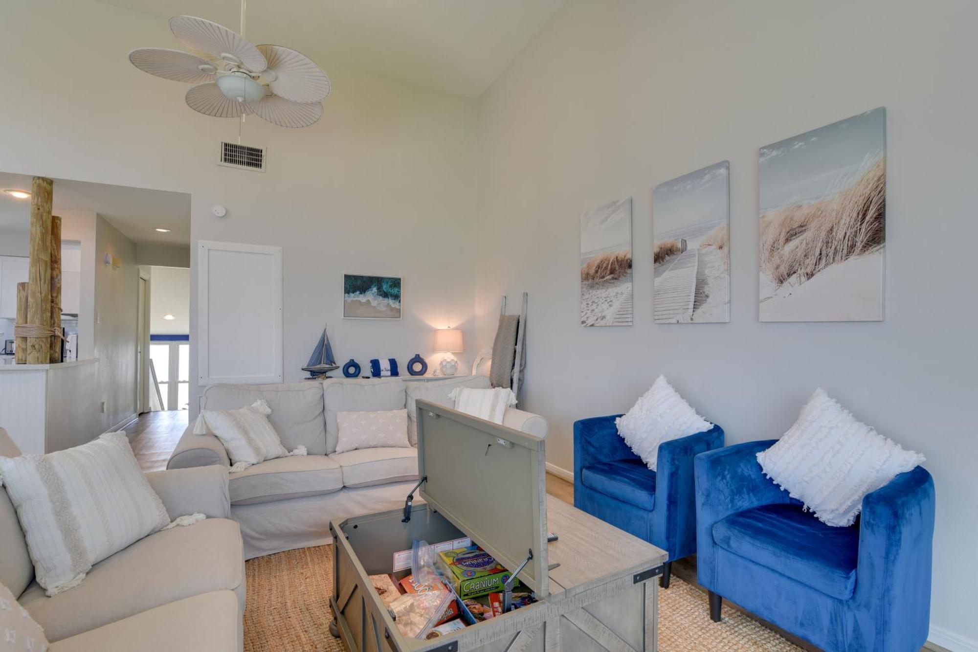 Galveston Townhome With Balconies Walk To Beach! Exterior photo